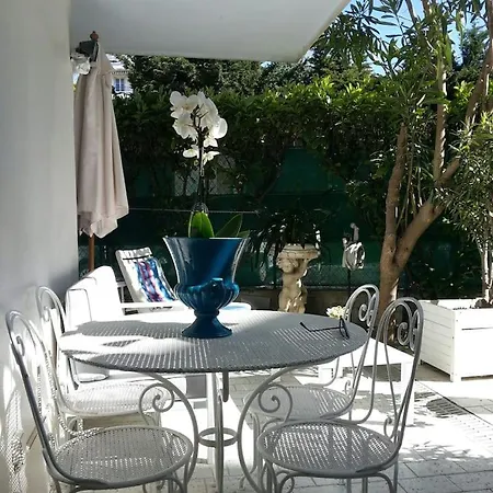 Jardin شقة